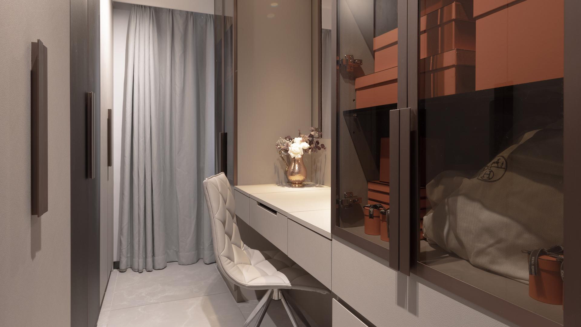 VirtuouS Interiors以低調的灰色系，為一對年輕夫婦打造時尚內斂的知性家居