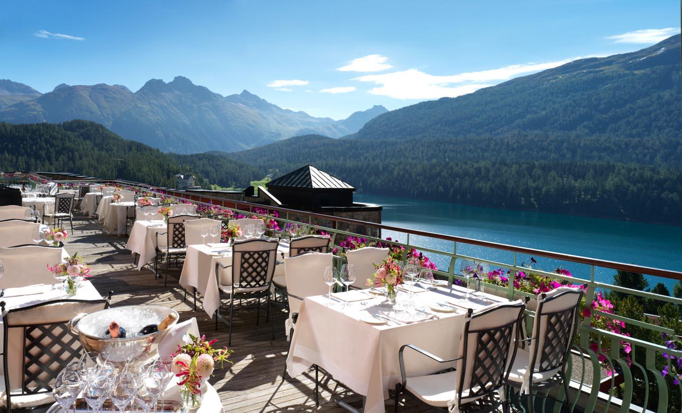 住進瑞士聖莫里茨Badrutt’s Palace Hotel，以阿爾卑斯山的絕色美景為餐宴調味