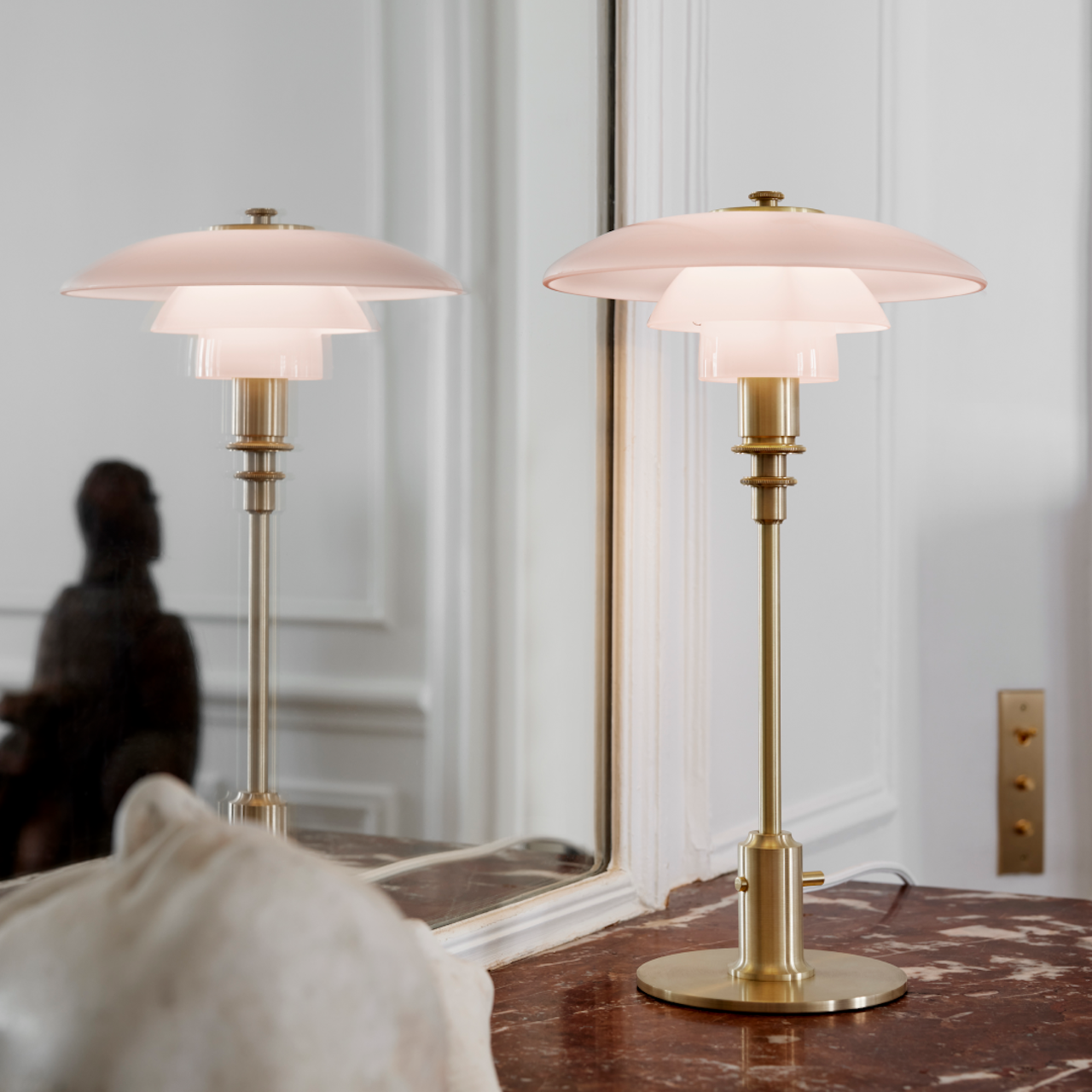 丹麥百年燈具品牌Louis Poulsen，推全新限量版「 PH Pale Rose」玫瑰色玻璃燈具