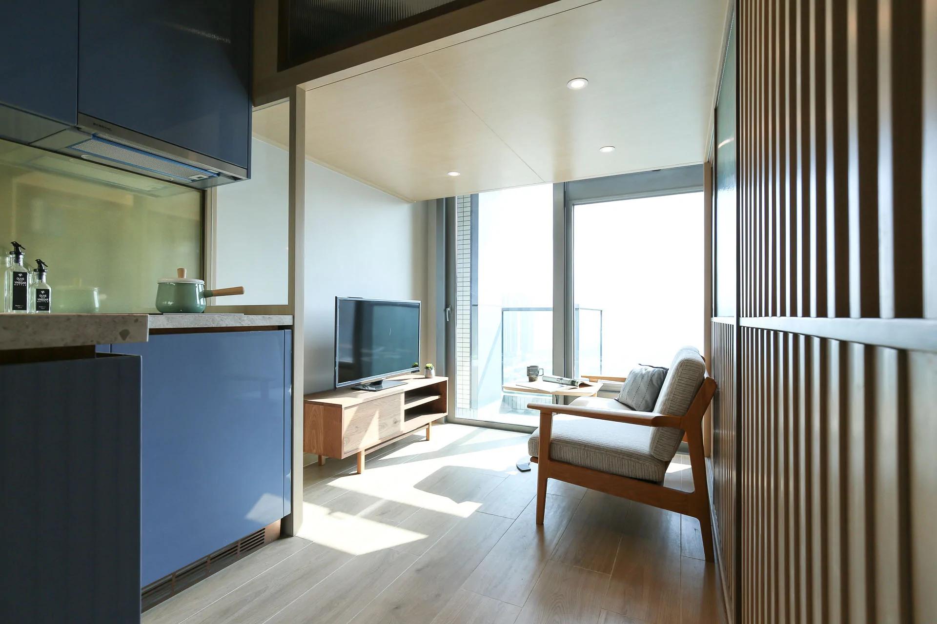 以日式簡約風格打造的屯門200呎小屋，為醫護夫婦提供一處寧靜棲所
