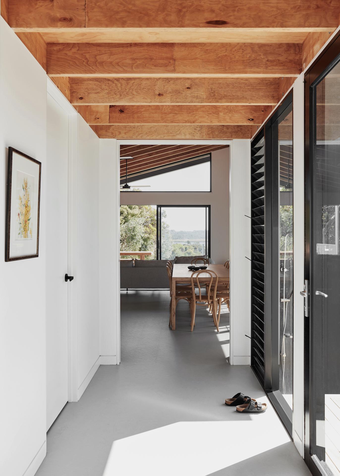 This Airy Holiday Home in Australia Will Sweep You Off Your Feet 