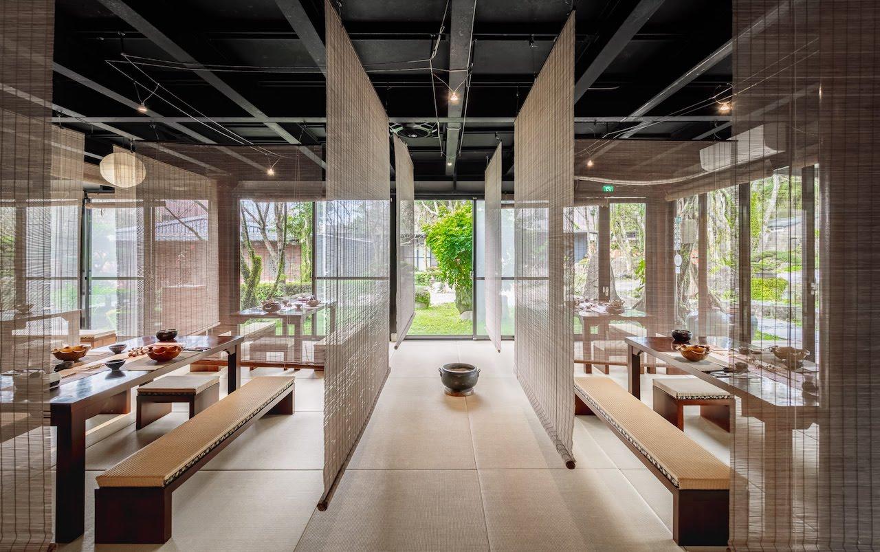 座落在台北陽明山國家公園裡，一家充滿日式禪風的素食餐廳