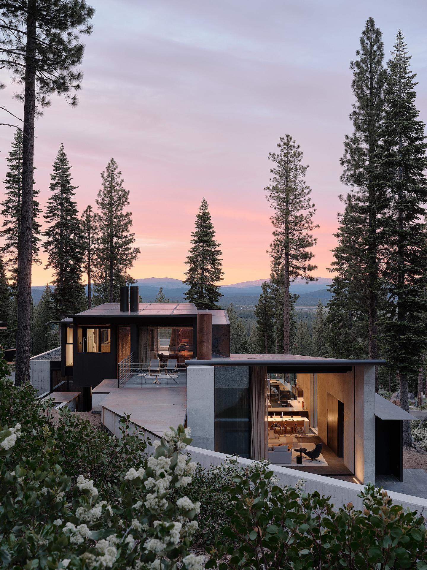 A Mountain Retreat in California Brings the Outdoors In