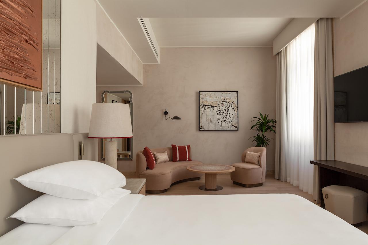 改裝後的意大利頂級酒店，以中性色彩融合現代設計妝點空間