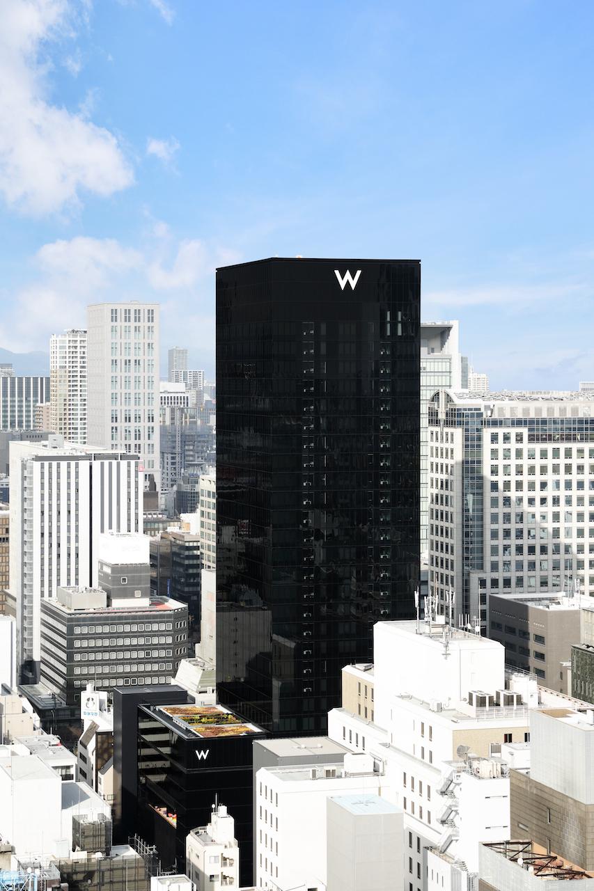 走進大阪鬧市中的巨形黑盒 ｜感受大阪W酒店帶來的色彩之旅