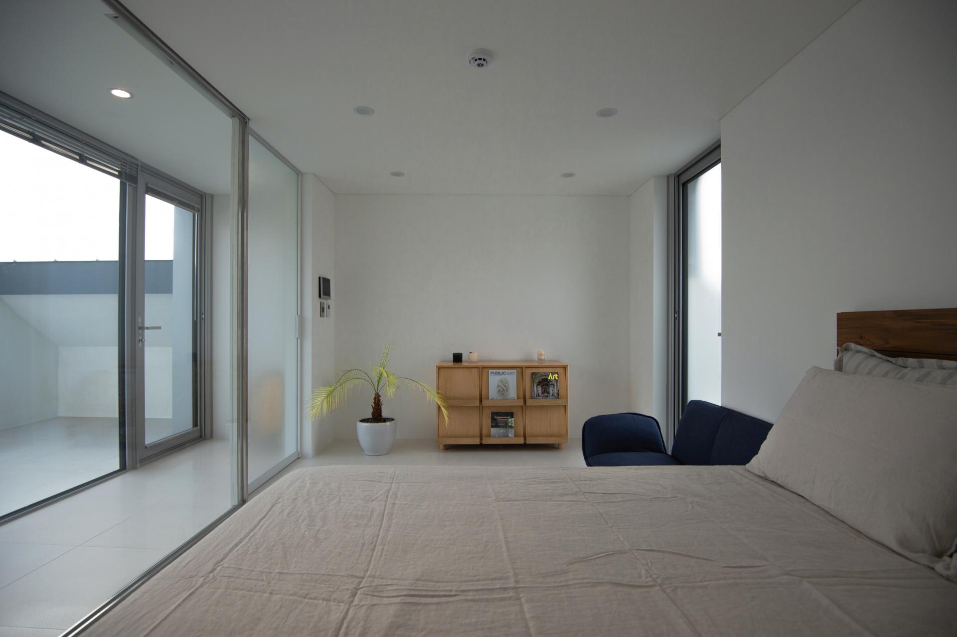 Step inside the minimalist house 337ROOF in Daegu, South Korea