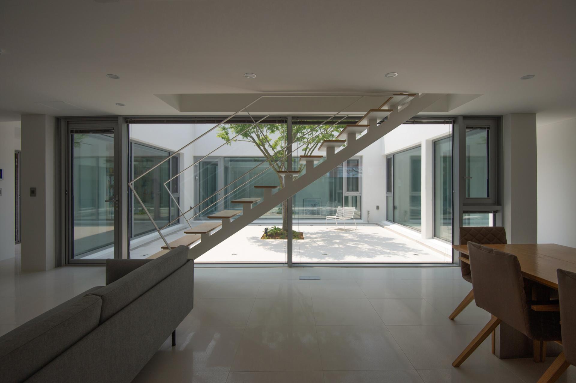 Step inside the minimalist house 337ROOF in Daegu, South Korea