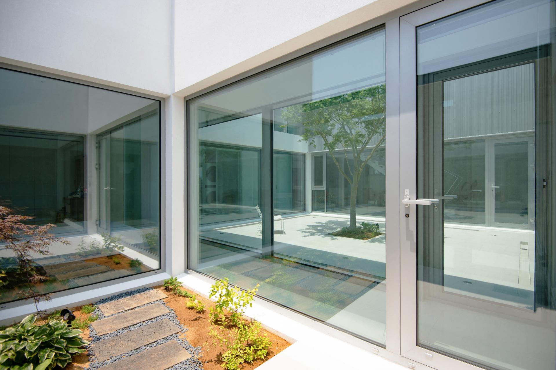 Step inside the minimalist house 337ROOF in Daegu, South Korea