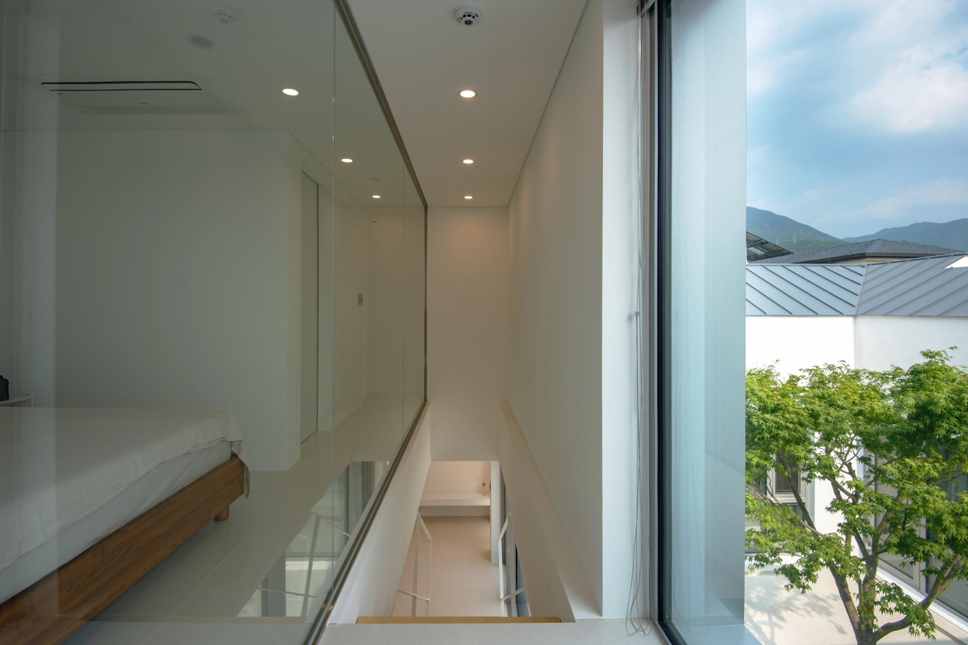 Step inside the minimalist house 337ROOF in Daegu, South Korea