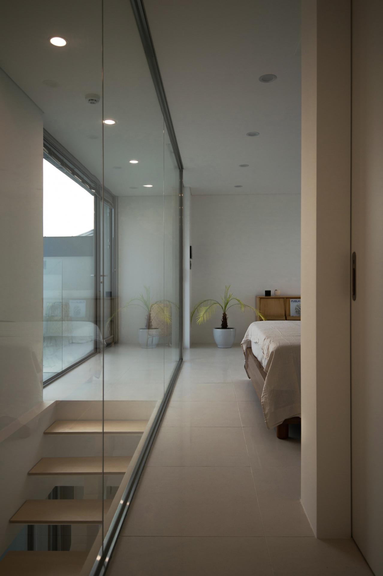 Step inside the minimalist house 337ROOF in Daegu, South Korea