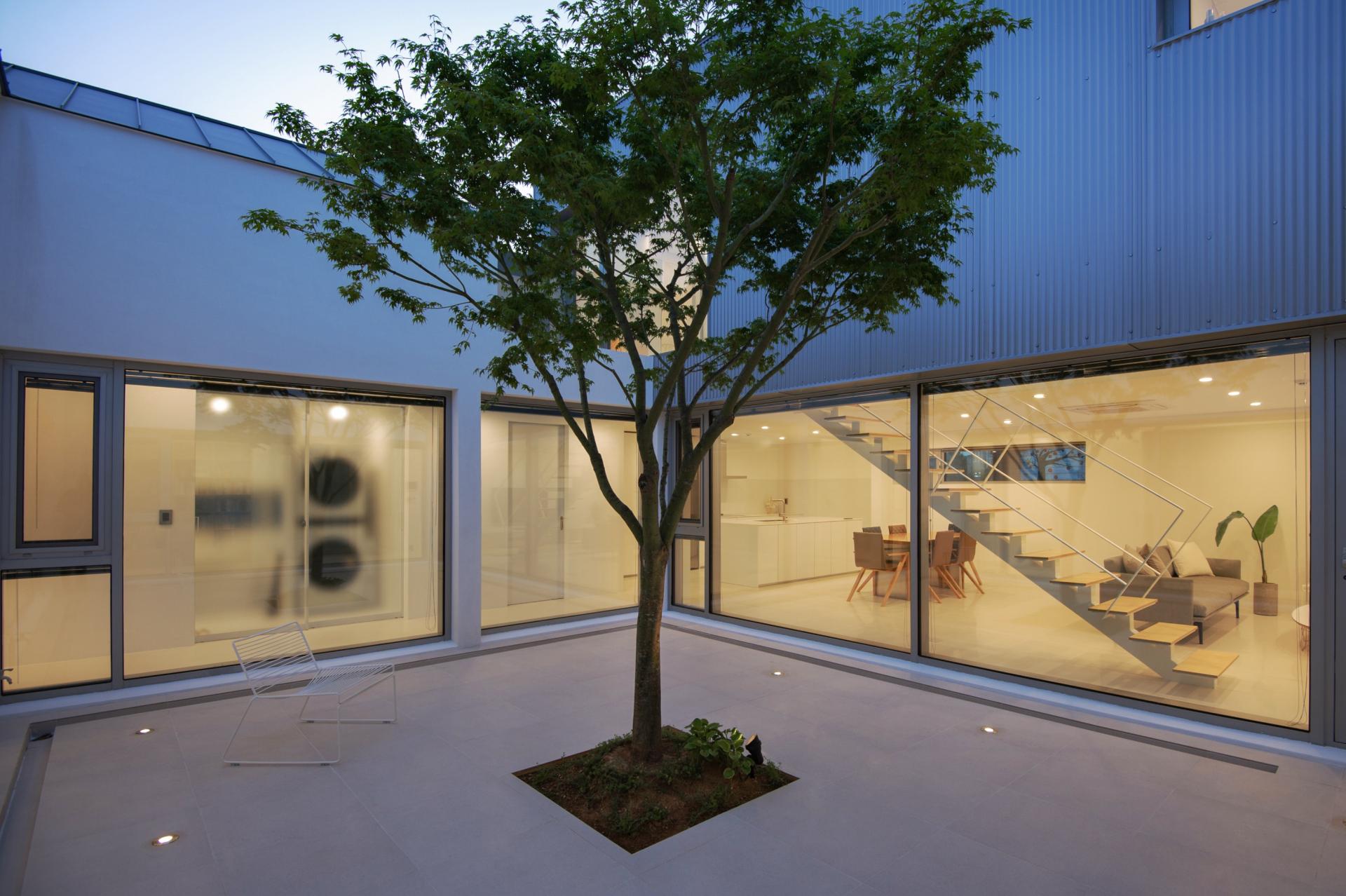 Step inside the minimalist house 337ROOF in Daegu, South Korea