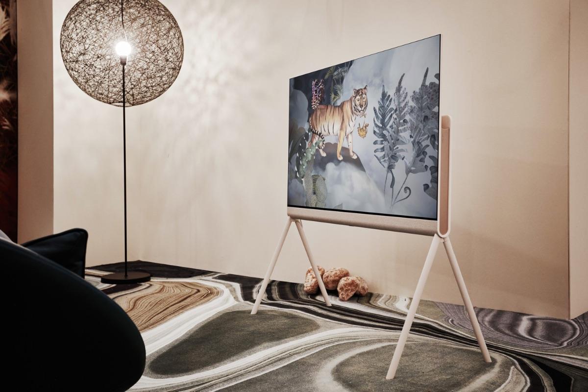 LG partners with Digital Art Fair Xperience and launches new smart TV, The Posé