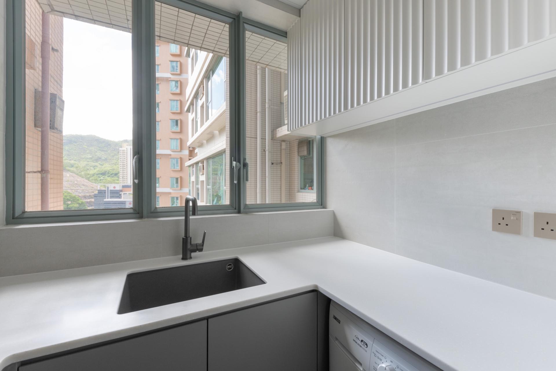  This 498 sq. ft. Japandi-style apartment in Tiu Keng Leng is a picture of serenity