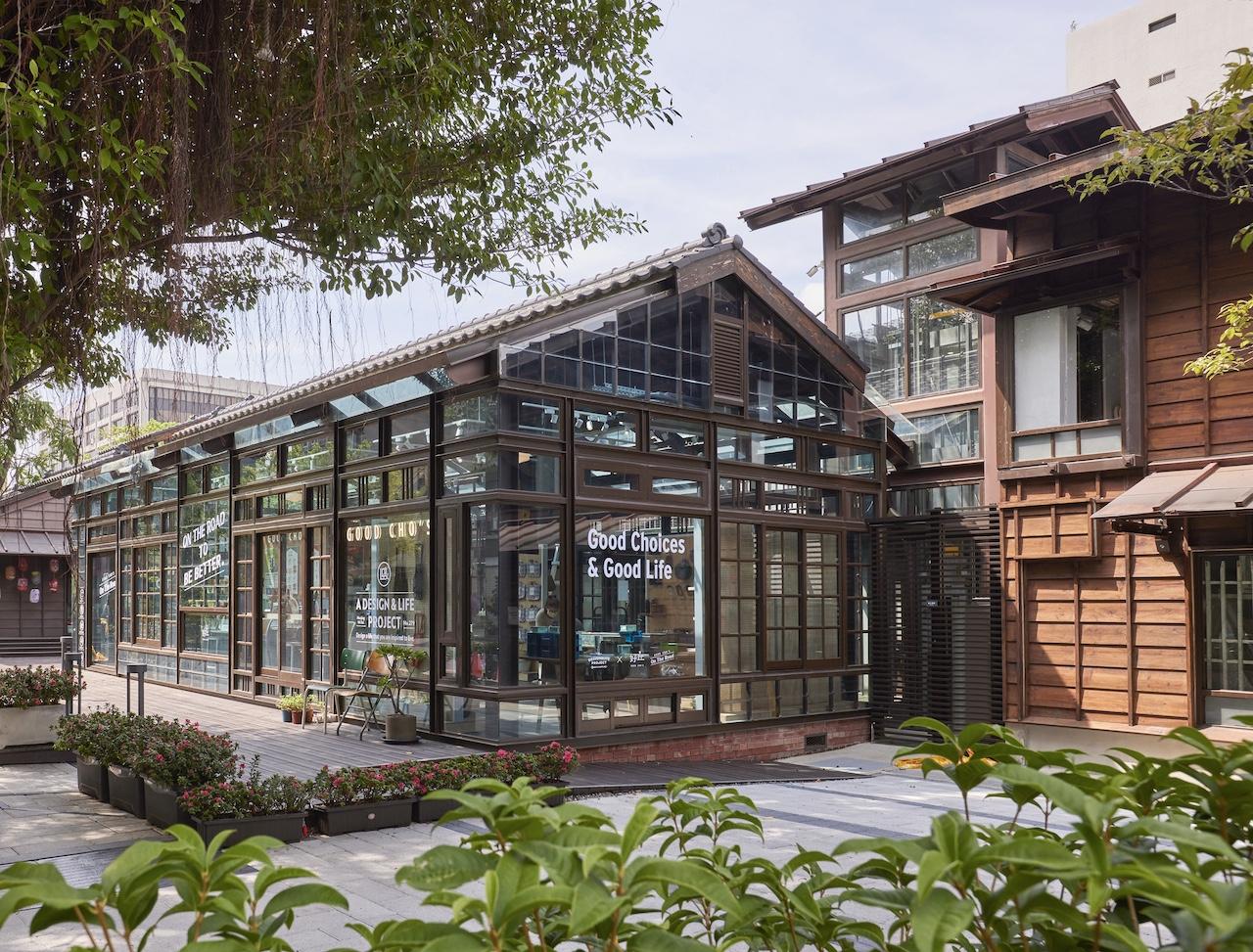 融合新舊元素讓老屋新生！百年日式建築改造為玻璃屋餐廳 