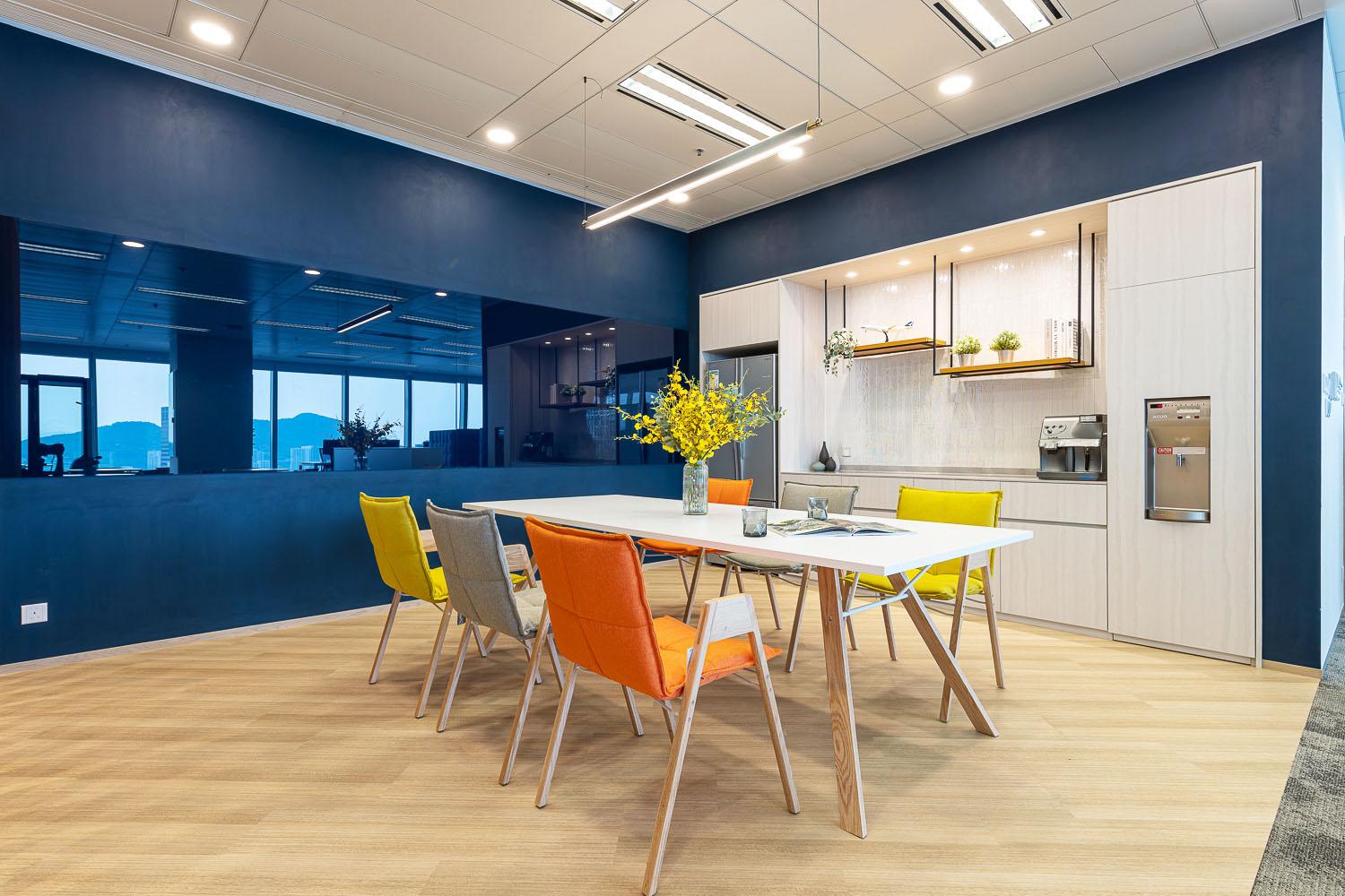 This colourful, contemporary Kwai Chung office is a millennials’ dream