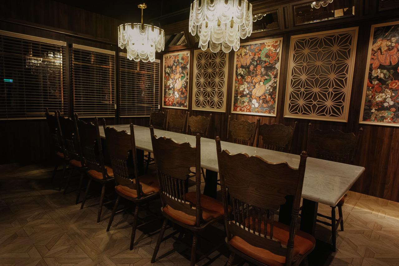 在台北一家餐酒館，體驗日本大正時期的復古風格