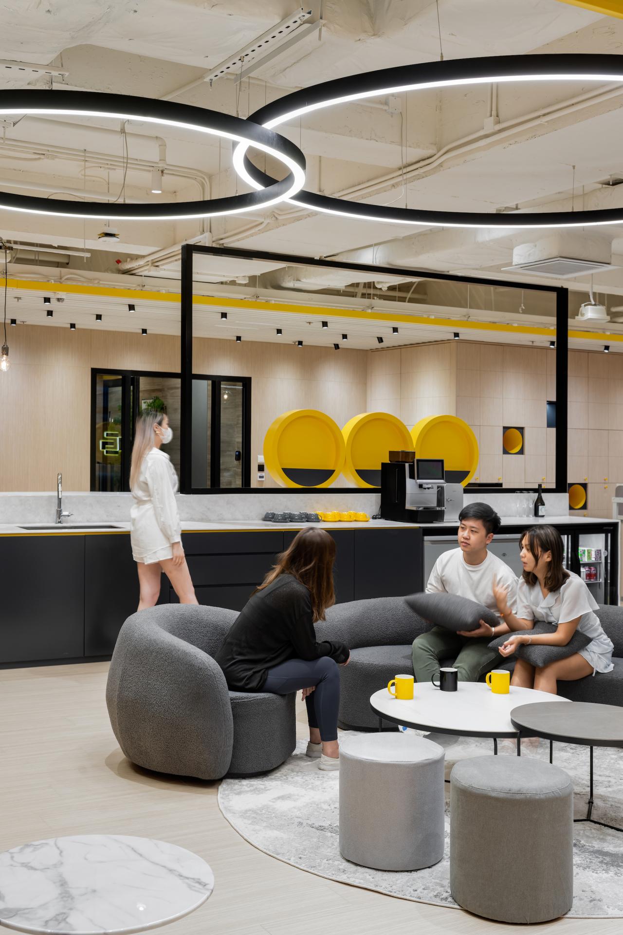Step Into a Lively Workspace that Every Employee Would Dream Of