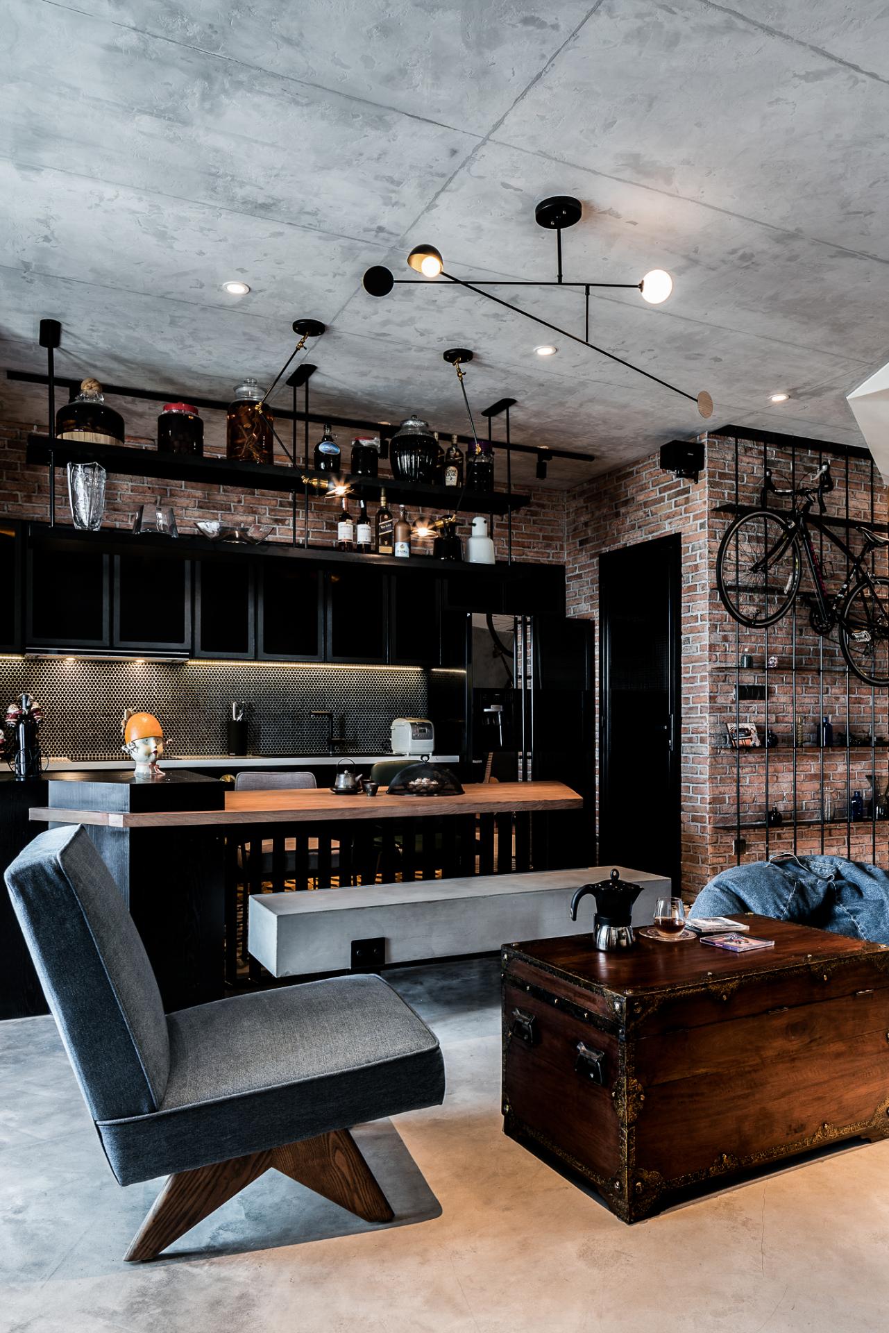 This 1,076 sq. ft. apartment has an industrial accent and a rustic "gangster" style