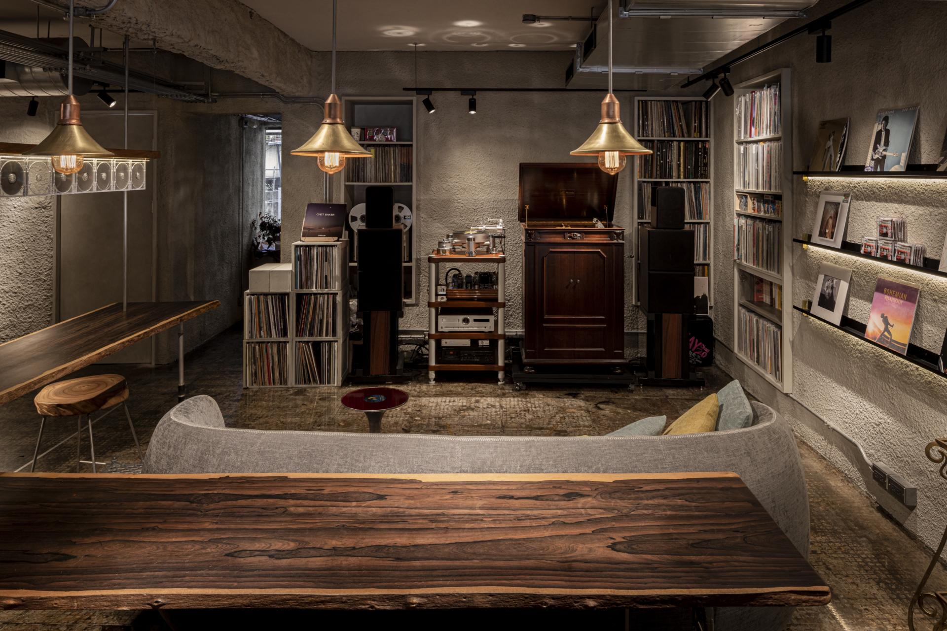 This Tapei coffee shop has the story of music woven into its interiors