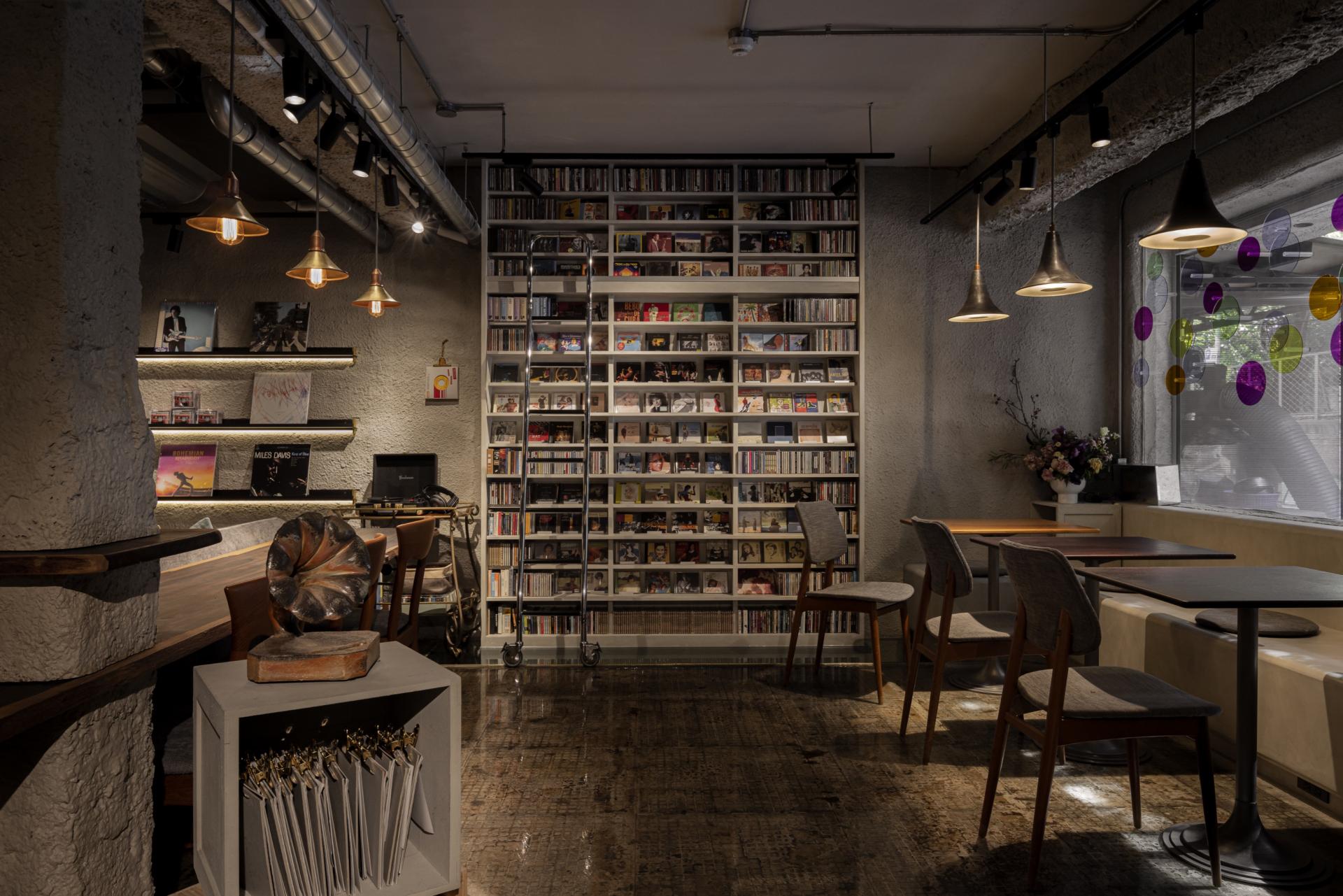 This Tapei coffee shop has the story of music woven into its interiors