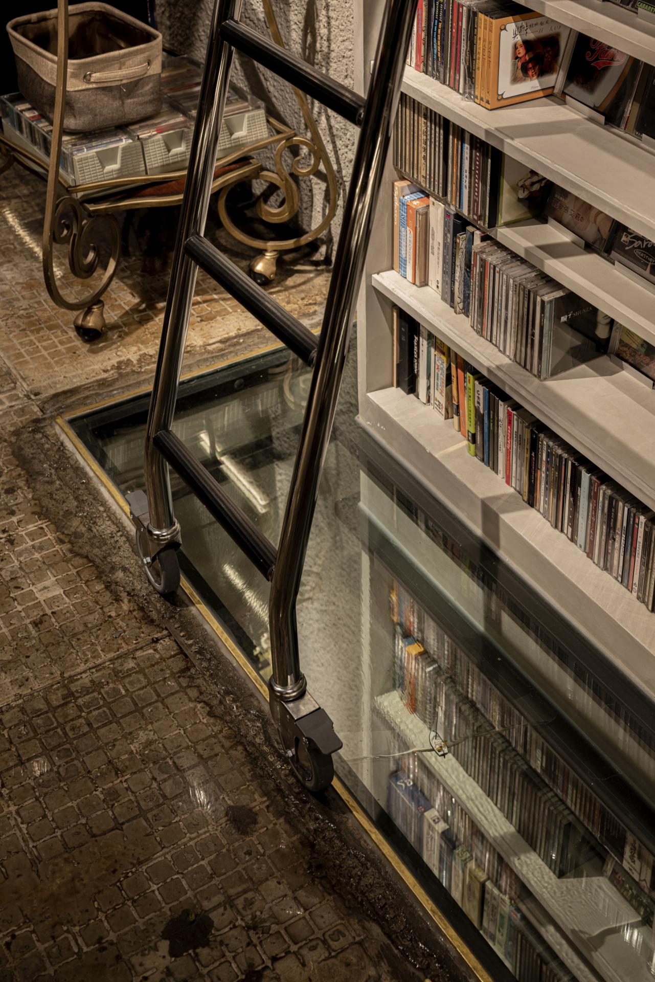 This Tapei coffee shop has the story of music woven into its interiors