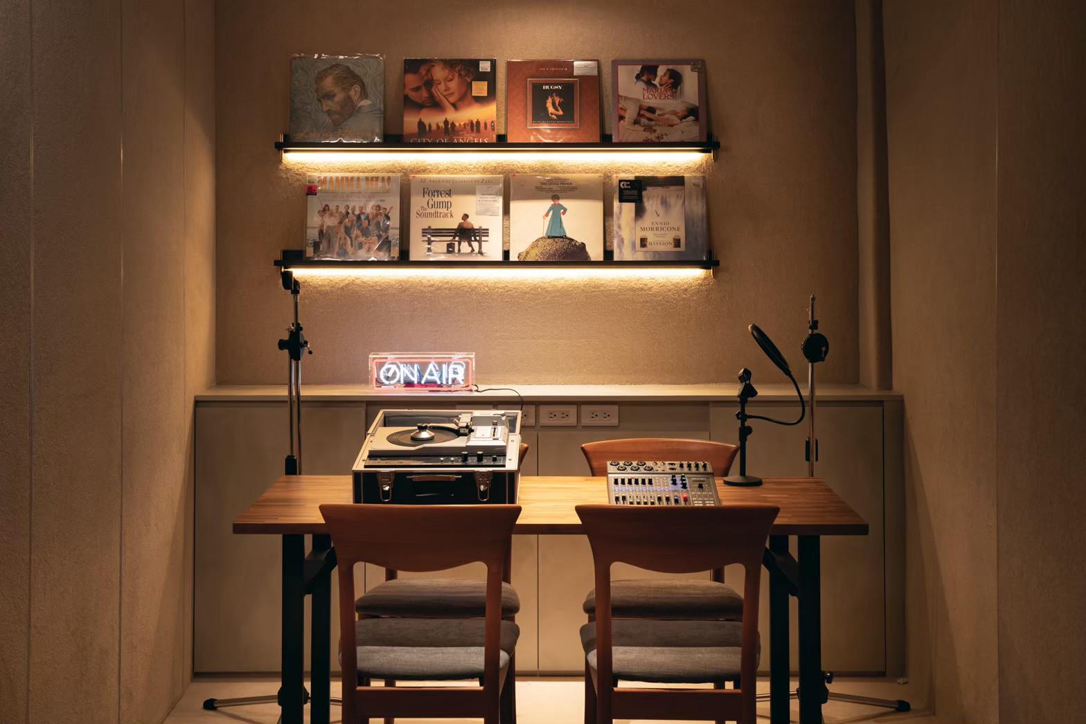 This Tapei coffee shop has the story of music woven into its interiors