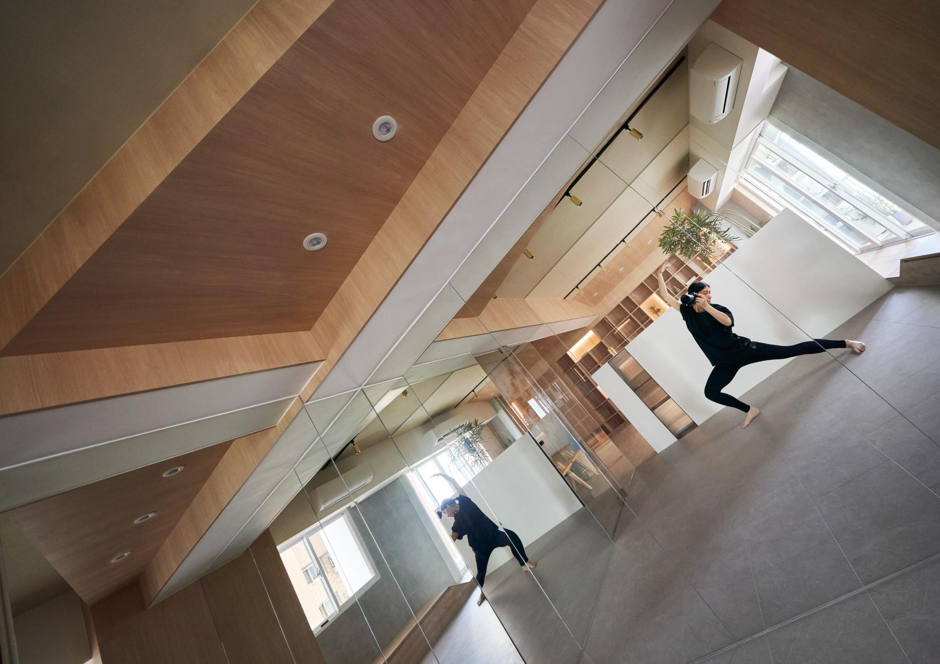 This 1,173 sq. ft. house in Taipei floats in fluidity