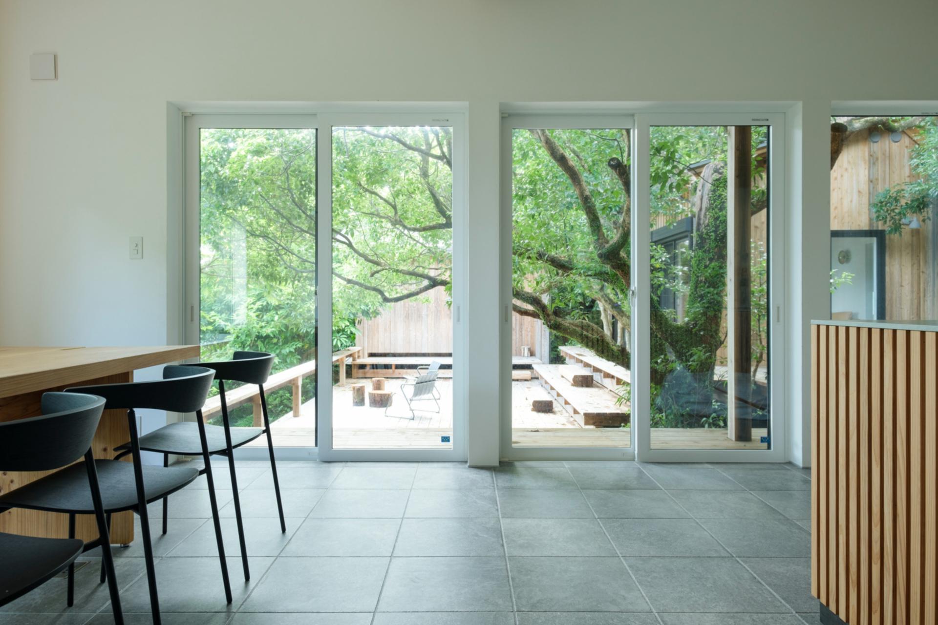 A wooden bungalow blends age-old wisdom with modern design in Kagoshima, Japan 