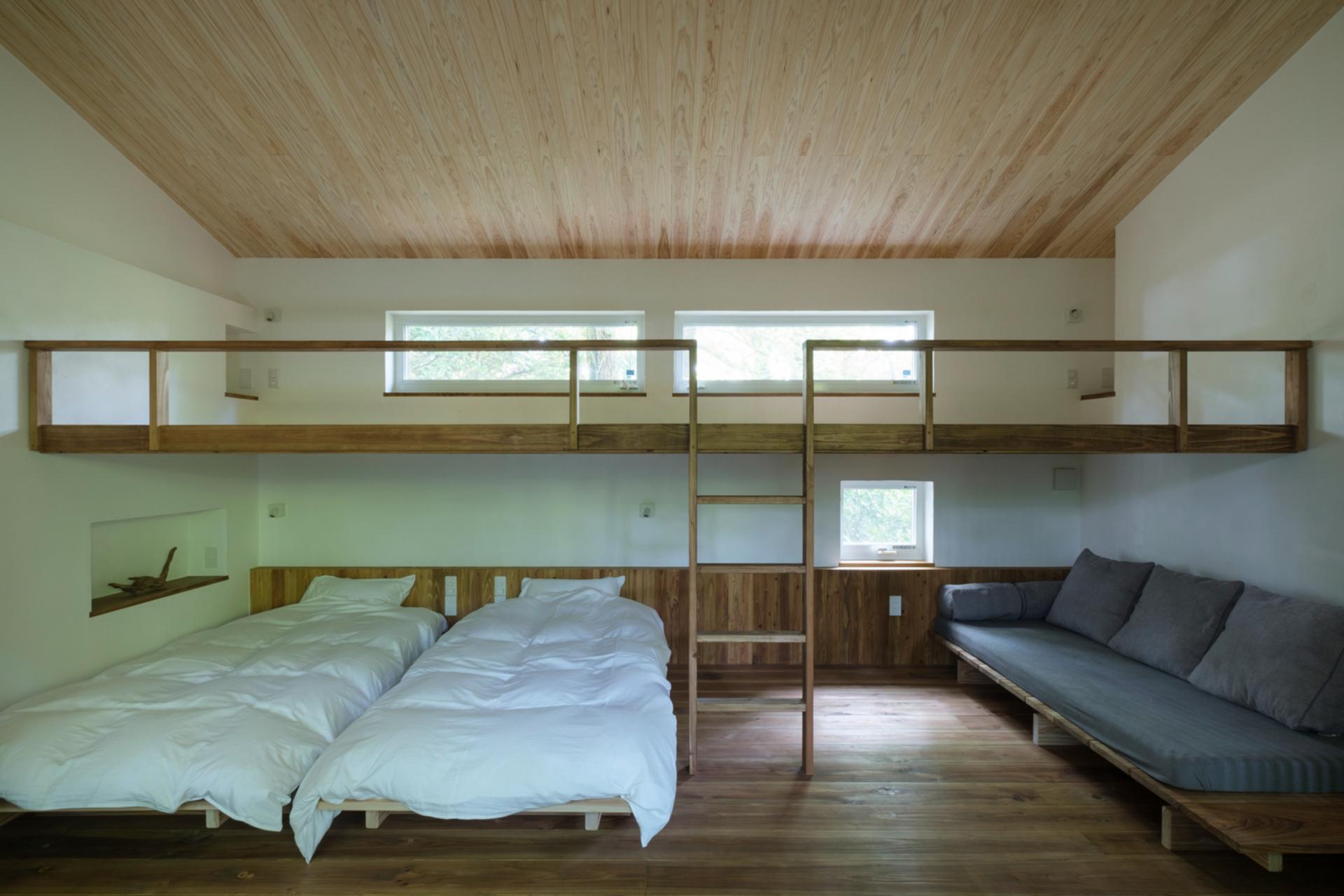 A wooden bungalow blends age-old wisdom with modern design in Kagoshima, Japan 