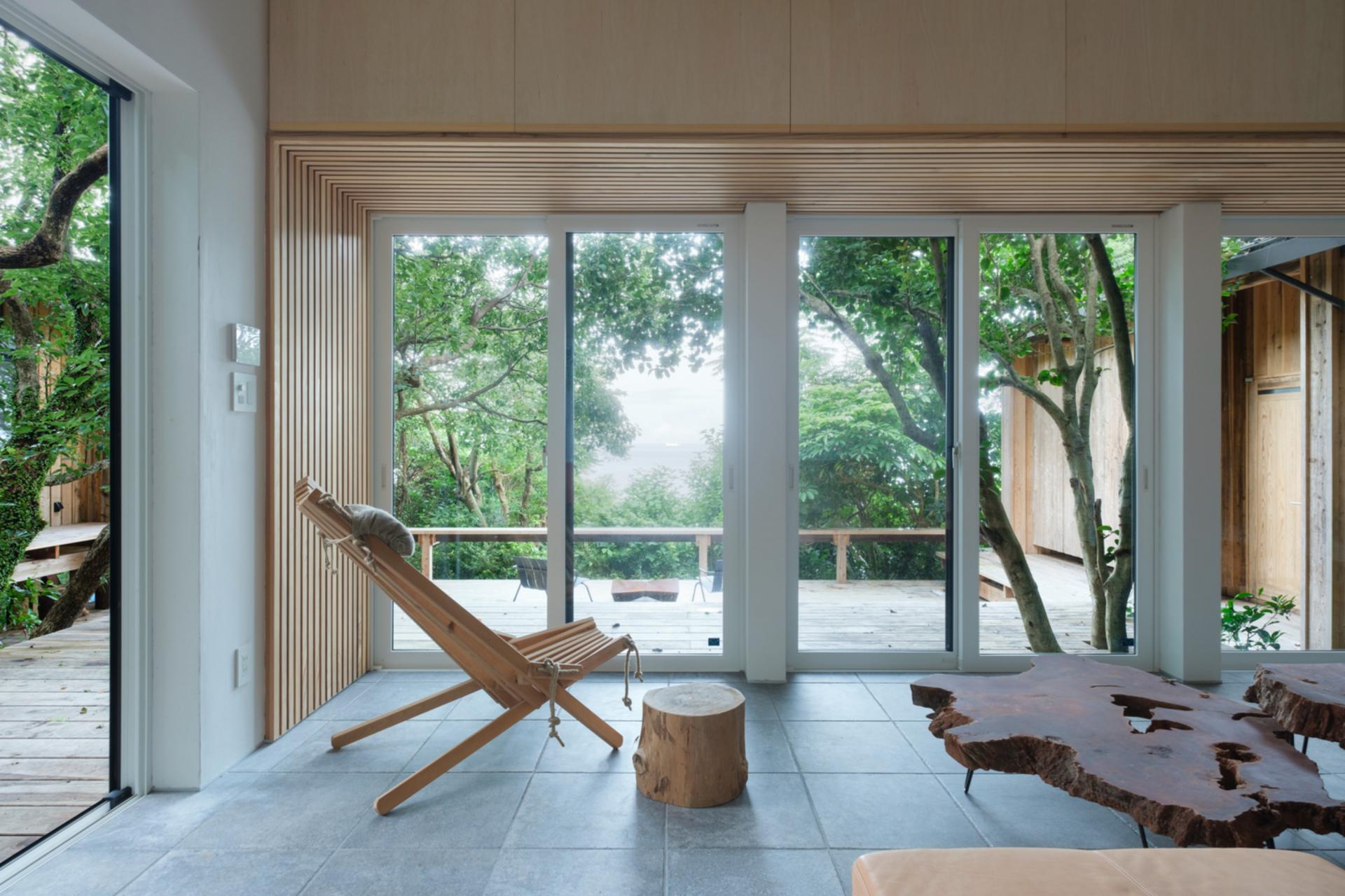 A wooden bungalow blends age-old wisdom with modern design in Kagoshima, Japan 