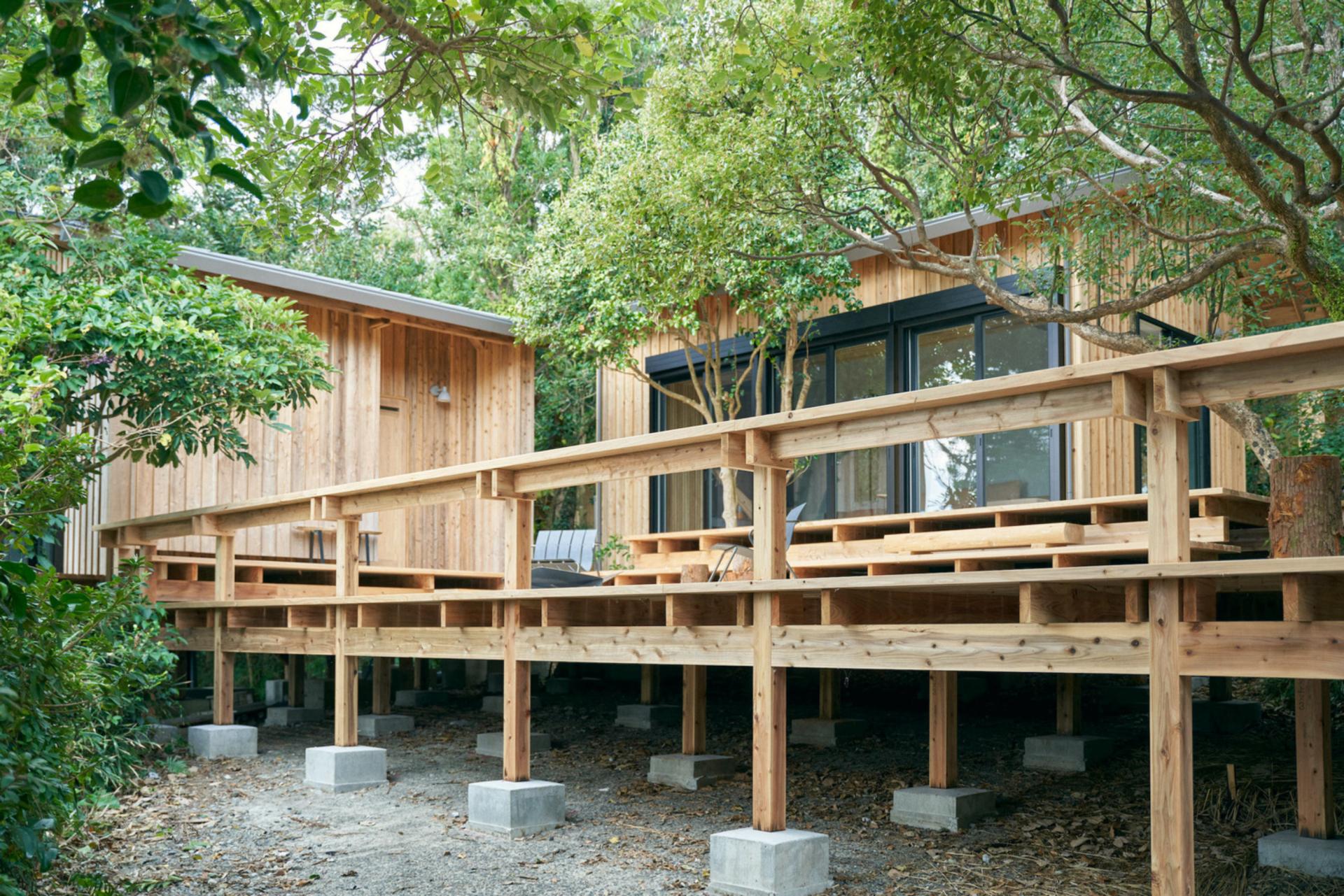 A wooden bungalow blends age-old wisdom with modern design in Kagoshima, Japan 