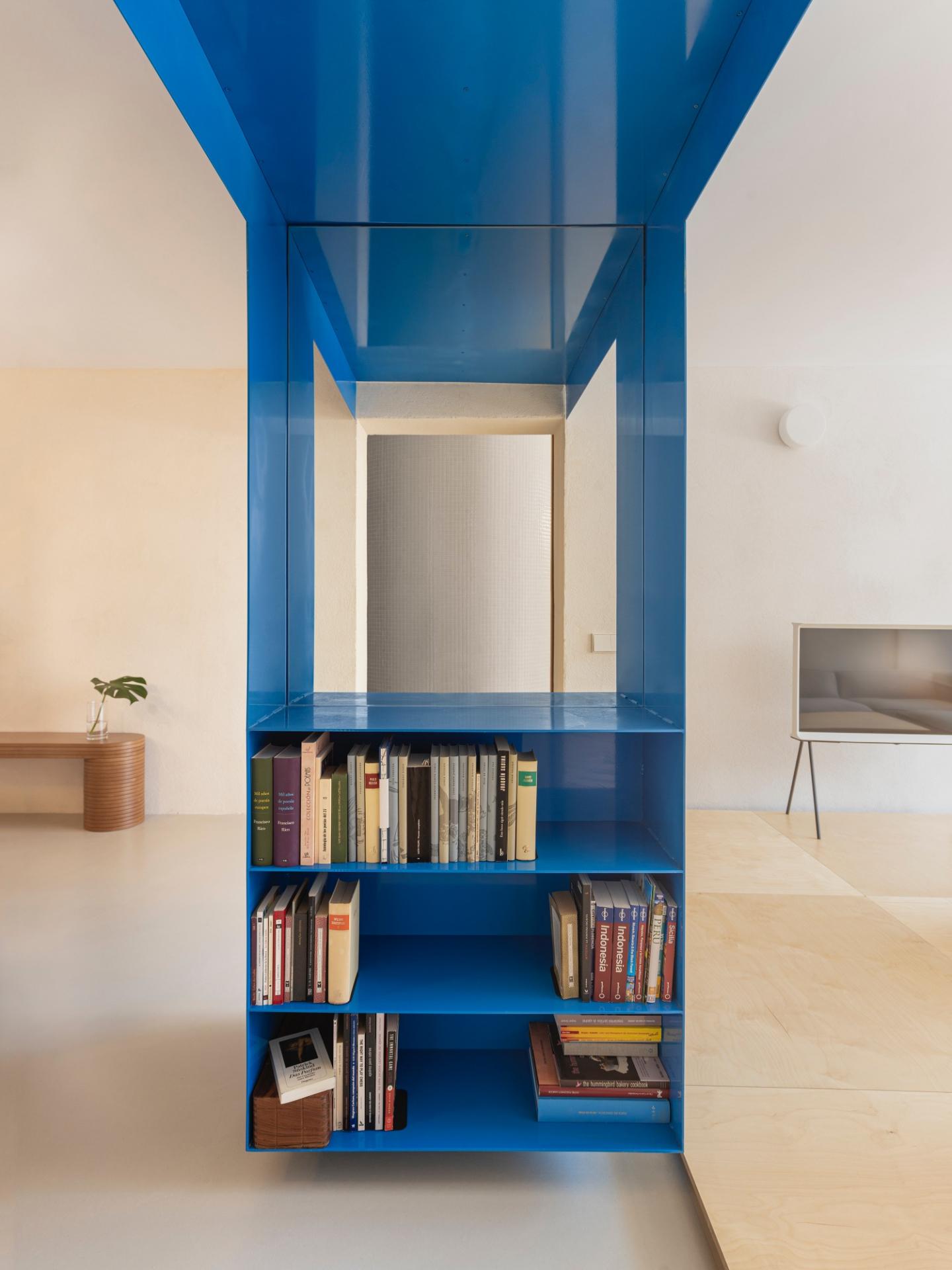 A Spanish architecture firm in Madrid transforms its former office into a home