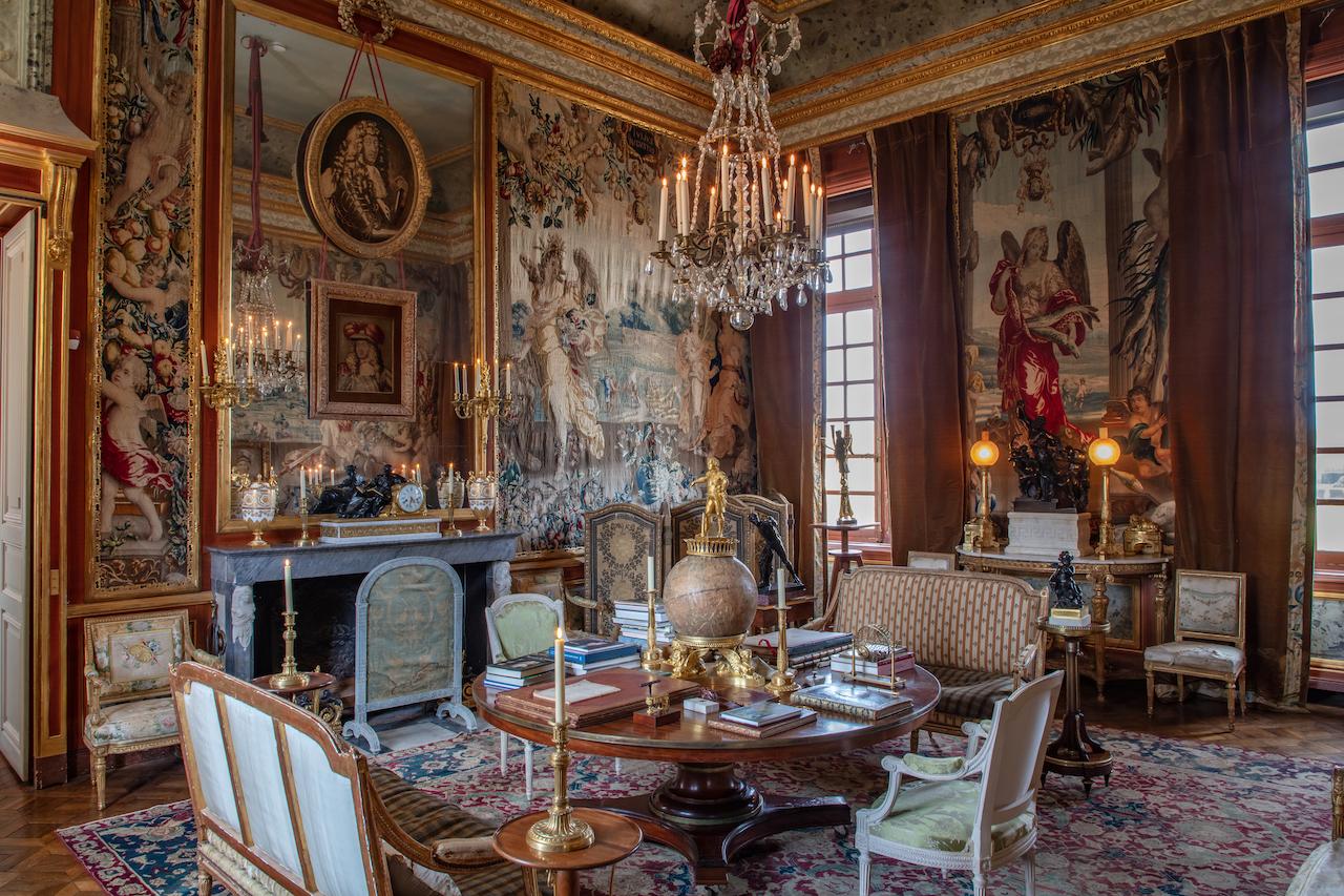 【藝術投資】法國百年城堡中的稀世家具及瓷器，將登巴黎蘇富比拍賣