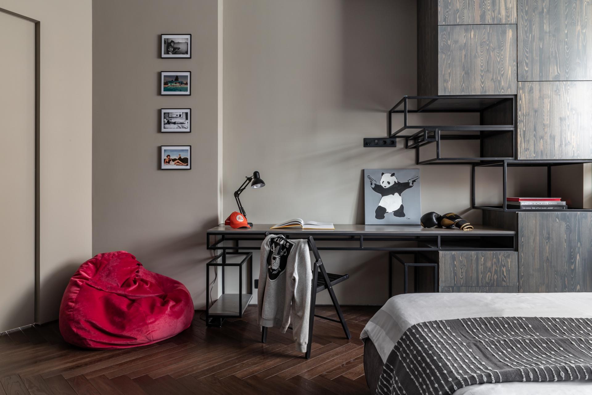 Here's a look inside a 1,700 sq. ft. Moscow apartment for a creative couple