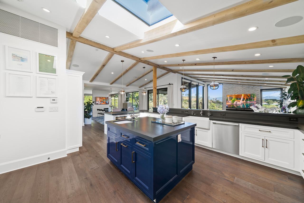 英國女藝人Emily Blunt的加州豪宅，廚房設備媲美時尚餐廳