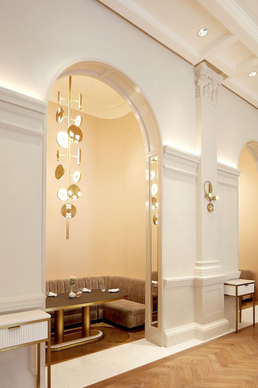 新加坡百年酒店裡的法式餐廳，展現柔美優雅的女性特質