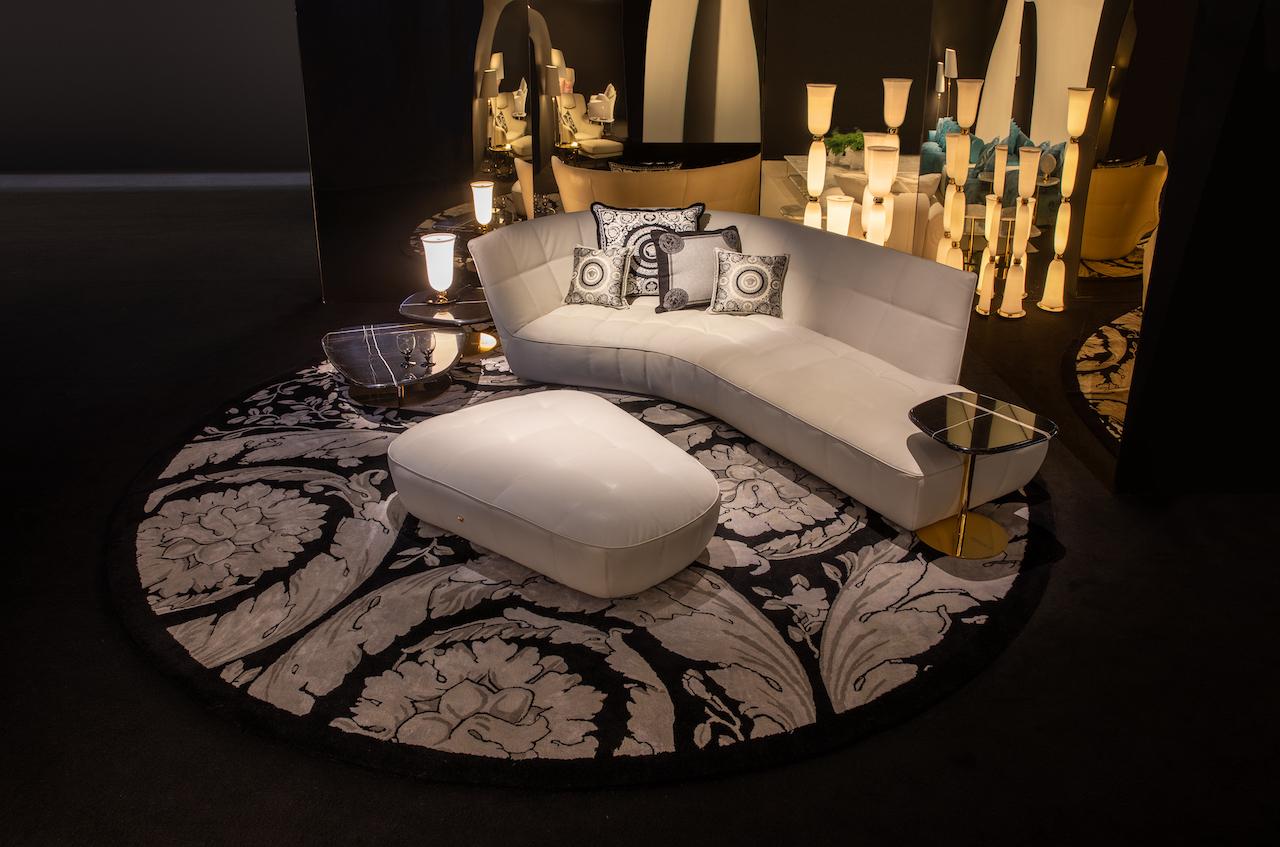 Versace Home 於米蘭設計週推出新品，品牌經典元素再現