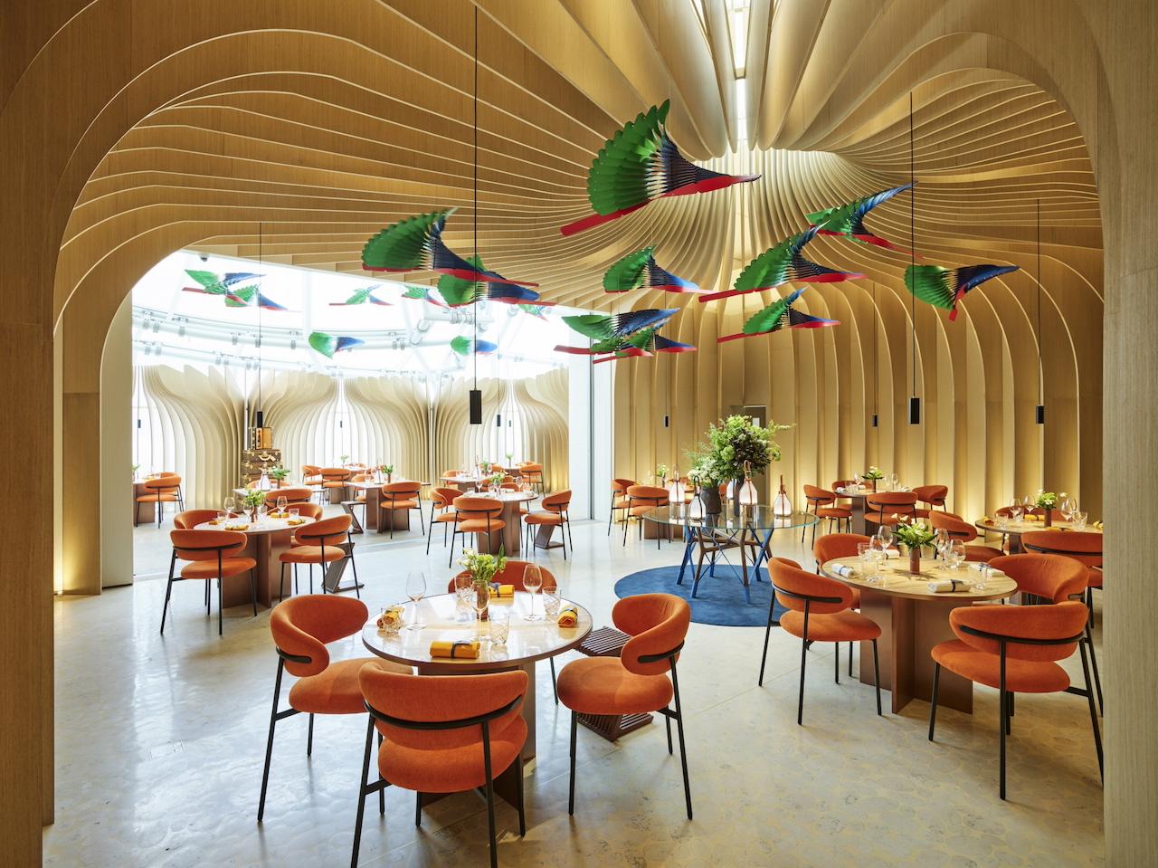 首爾Ikoyi at Louis Vuitton餐廳，彷彿鳥兒在木板之間飛舞