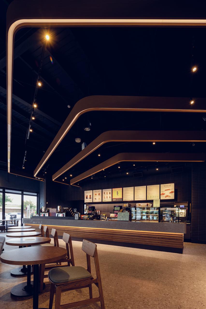 台灣麥寮門市Starbucks，建築設計呈現海鳥飛翔的意象