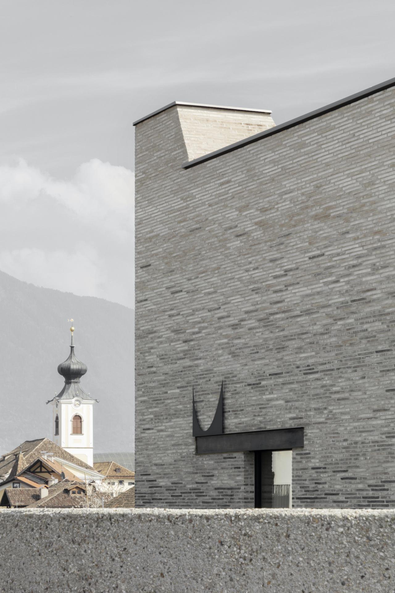 Lines and Curves Come Together for an Architectural Marvel in Northern Italy