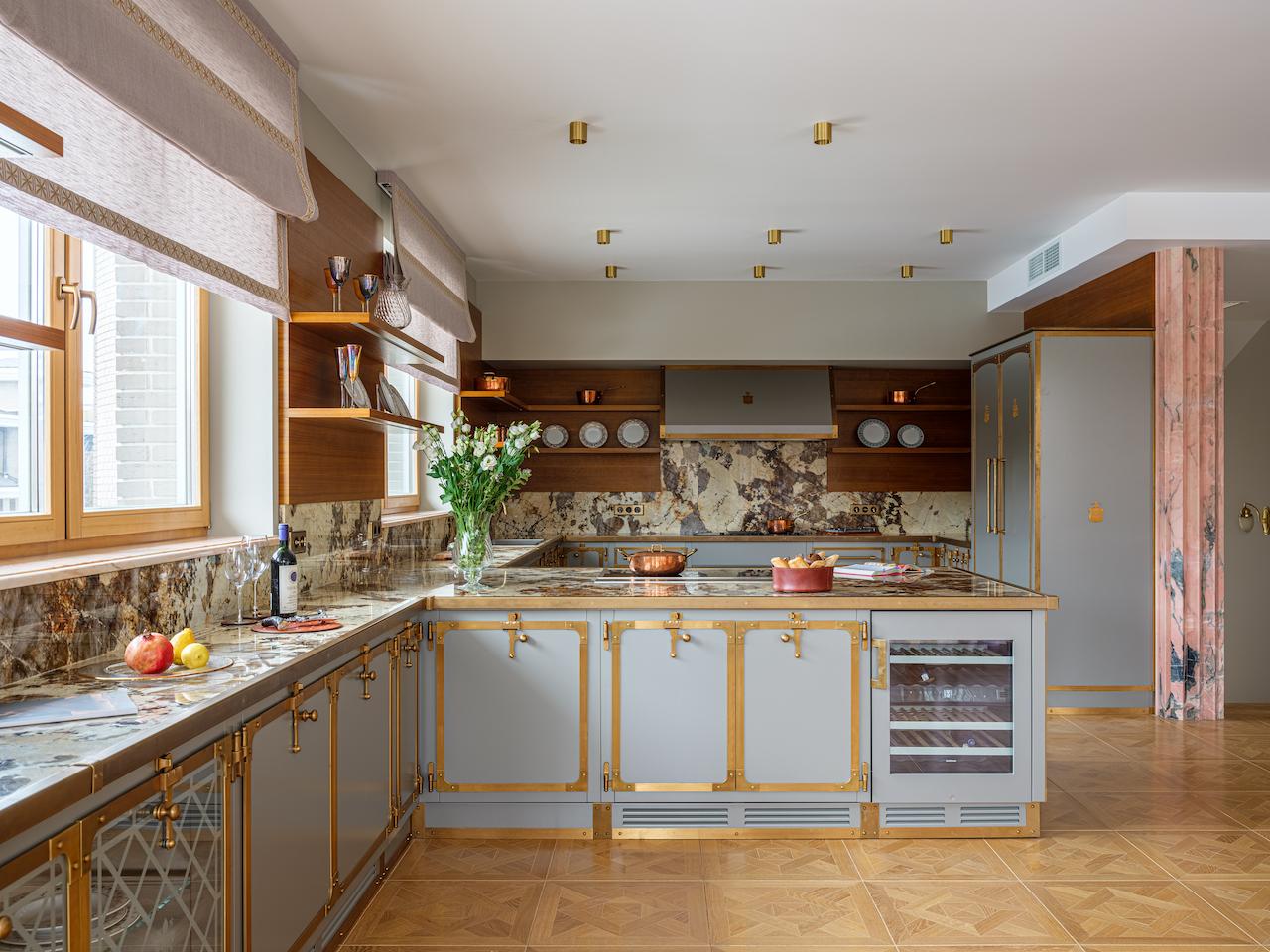 莫斯科別墅裡的Officine Gullo廚房，外型古典，功能卓越 