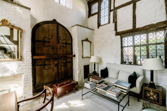 沿自15世紀都鐸王朝的府邸：當年亨利八世國王送予克萊沃的安娜，現以 250 萬美元放售