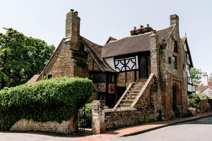 Historic Real Estate: King Henry VIII’s Gift to Anne of Cleeves Hits The Market for $2.5 Million – Peek Inside a 15th Century Tudor Home