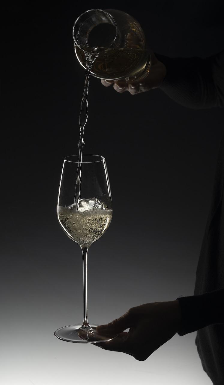 奧地利Riedel酒杯品牌推出「Superleggero 高階機製杯」系列
