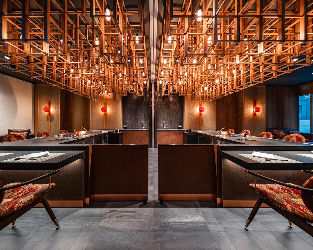 This Teppanyaki Restaurant Offers Diners a Japanese Theatre-inspired Dining Experience in Hong Kong