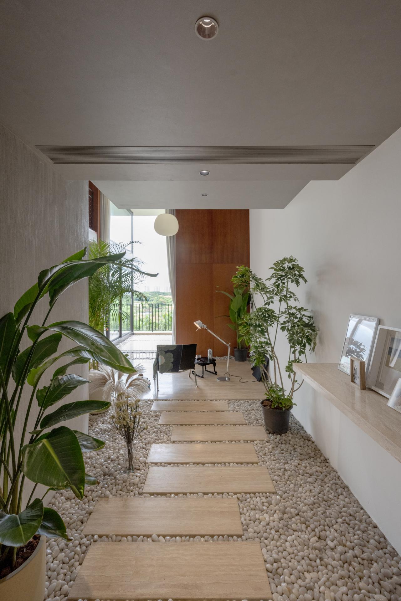 Escape to Tranquility: Tour a Breathtaking 1600 sq ft Garden Loft in Haikou, China
