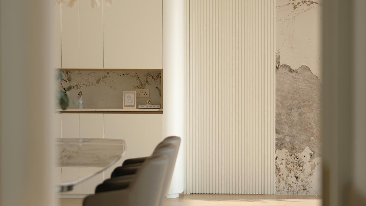 貝沙灣住宅活用潘朵拉雲石紋岩板，體現現代古典主義