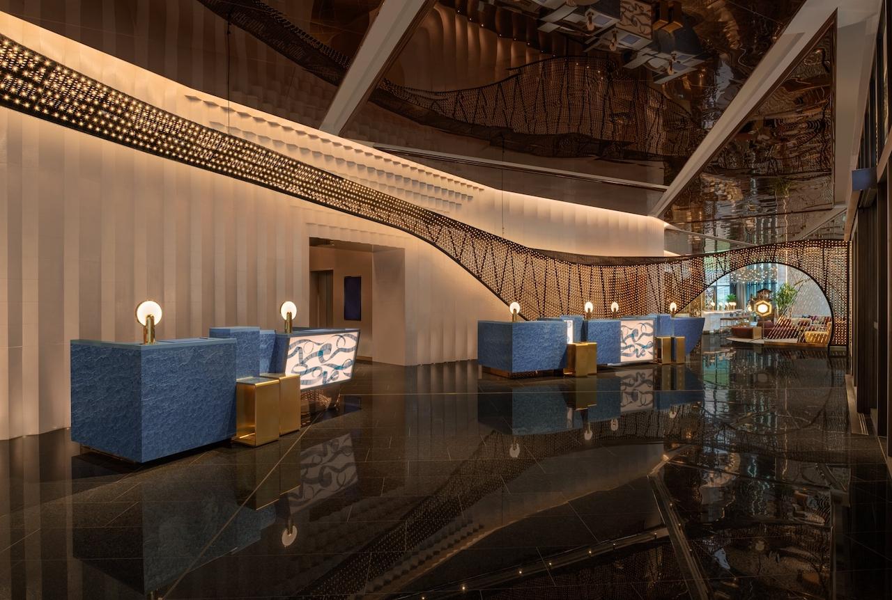 出自Zaha Hadid Architects手筆的澳門Ｗ酒店，建築具環保散熱功能