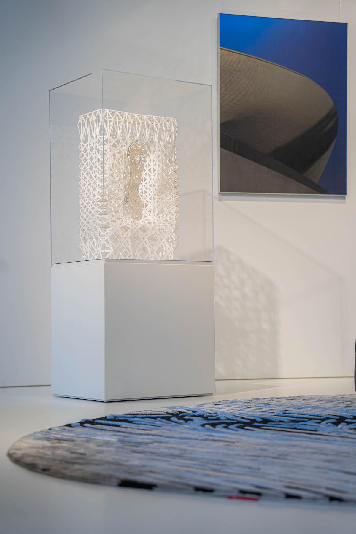 倫敦Zaha Hadid 設計廊，展出ZHA為意大利品牌 Illulian設計的Knotted Waves地氈