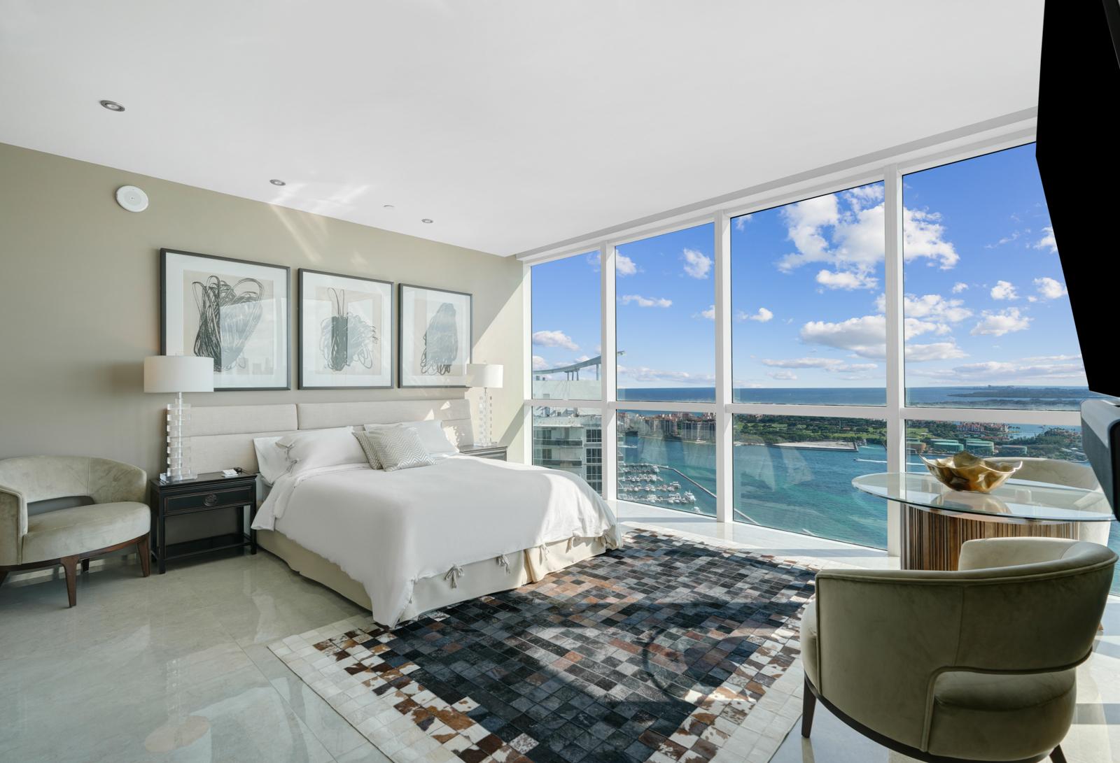 Philippe Starck設計美國邁阿密地標建築內，頂樓過萬平方呎豪宅，以 5,450 萬美元放售